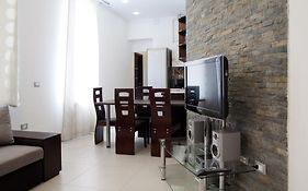 Your Comfortable Stay In Apartment Next To Opera House